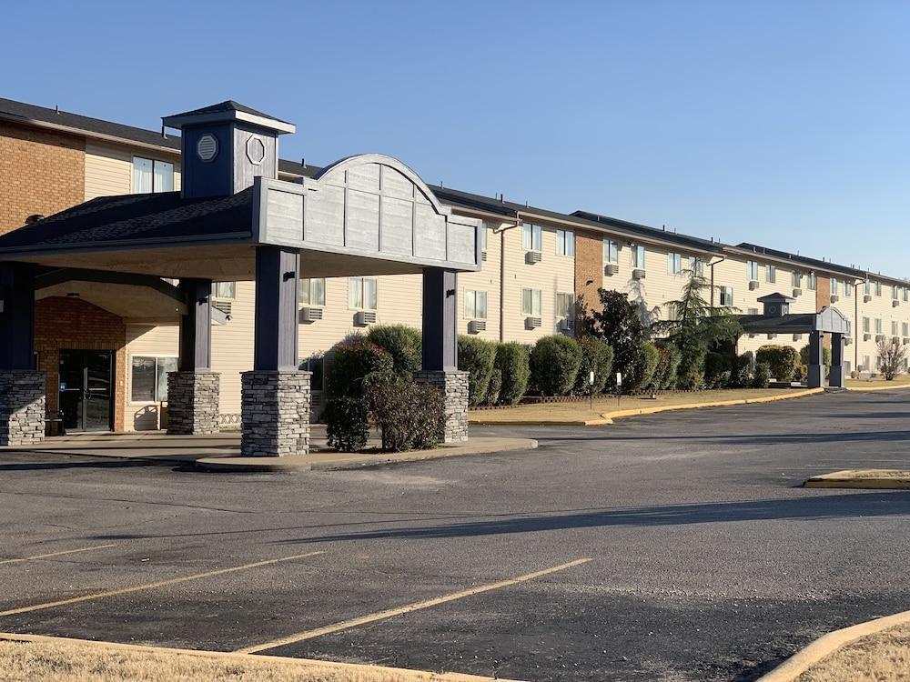 Brentwood Inn Clinton Exterior photo